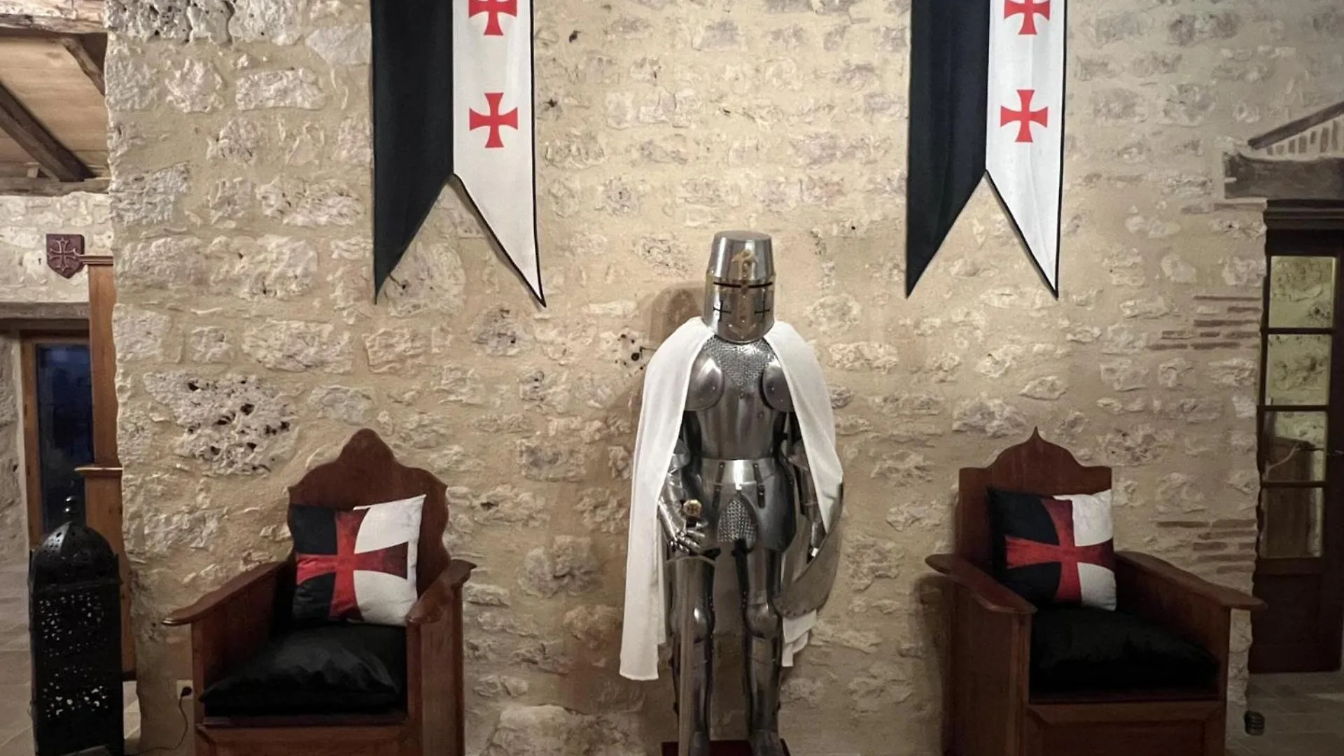 Le Relais des Chevaliers Chambre des Templiers Mouzieys-Panens