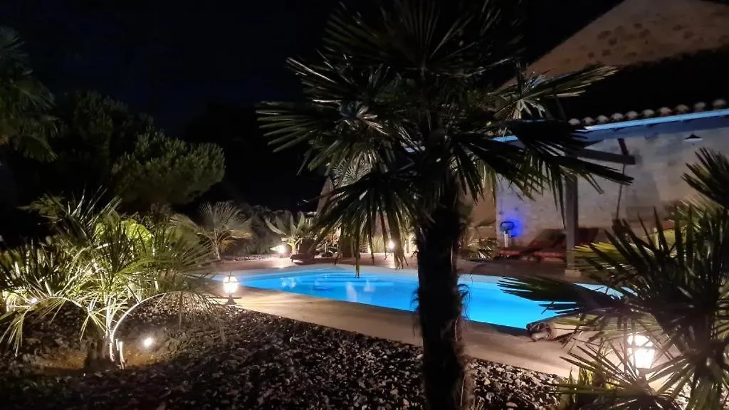Le Relais des Chevaliers Chambre des Templiers Mouzieys-Panens 0*,  France