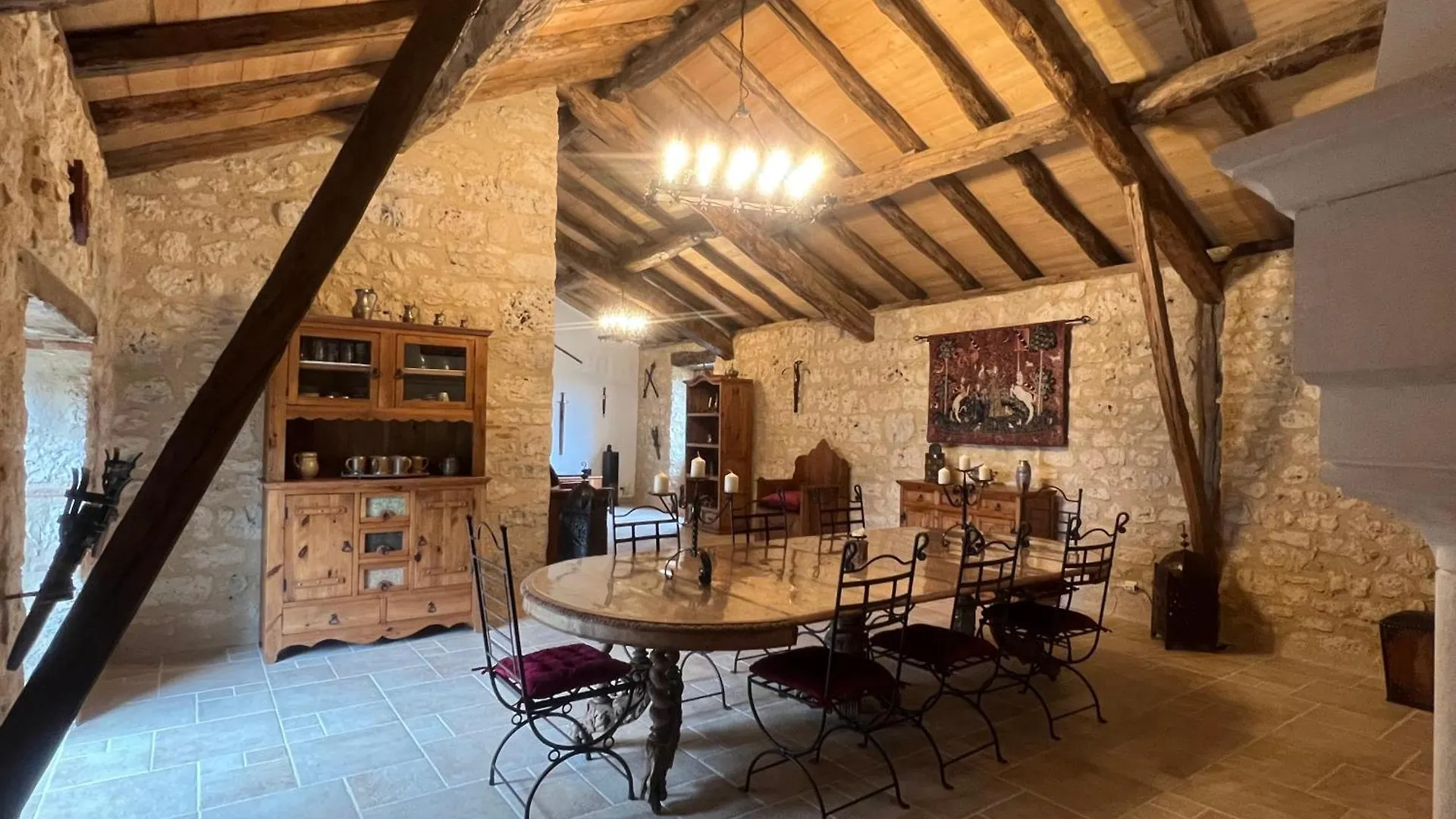 Le Relais des Chevaliers Chambre des Templiers Mouzieys-Panens 0*,  France