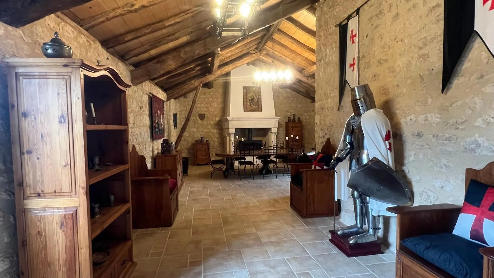 Le Relais des Chevaliers Chambre des Templiers Mouzieys-Panens Couette-café