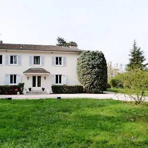 https://la-maison-de-roussille.hotels-rhonealpes.com